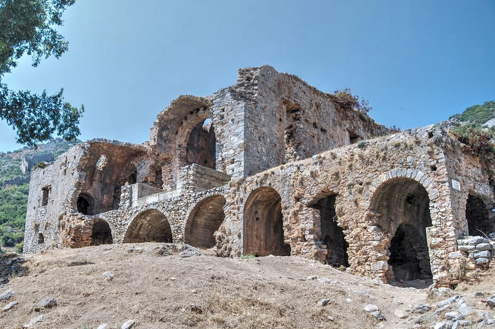 Anemurium antik kentinde kemerli Roma dönemi yapı kalıntısı